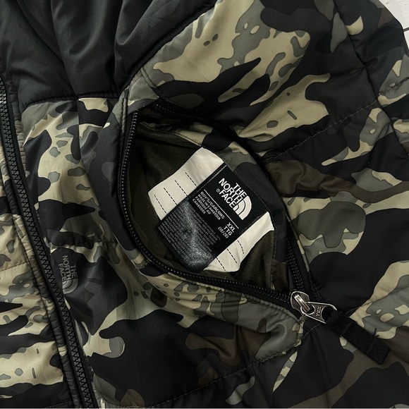 The North Face Boys Mount Camo Printed Reversible Jacket Sz XXL-18/20 - Picture 8 of 12